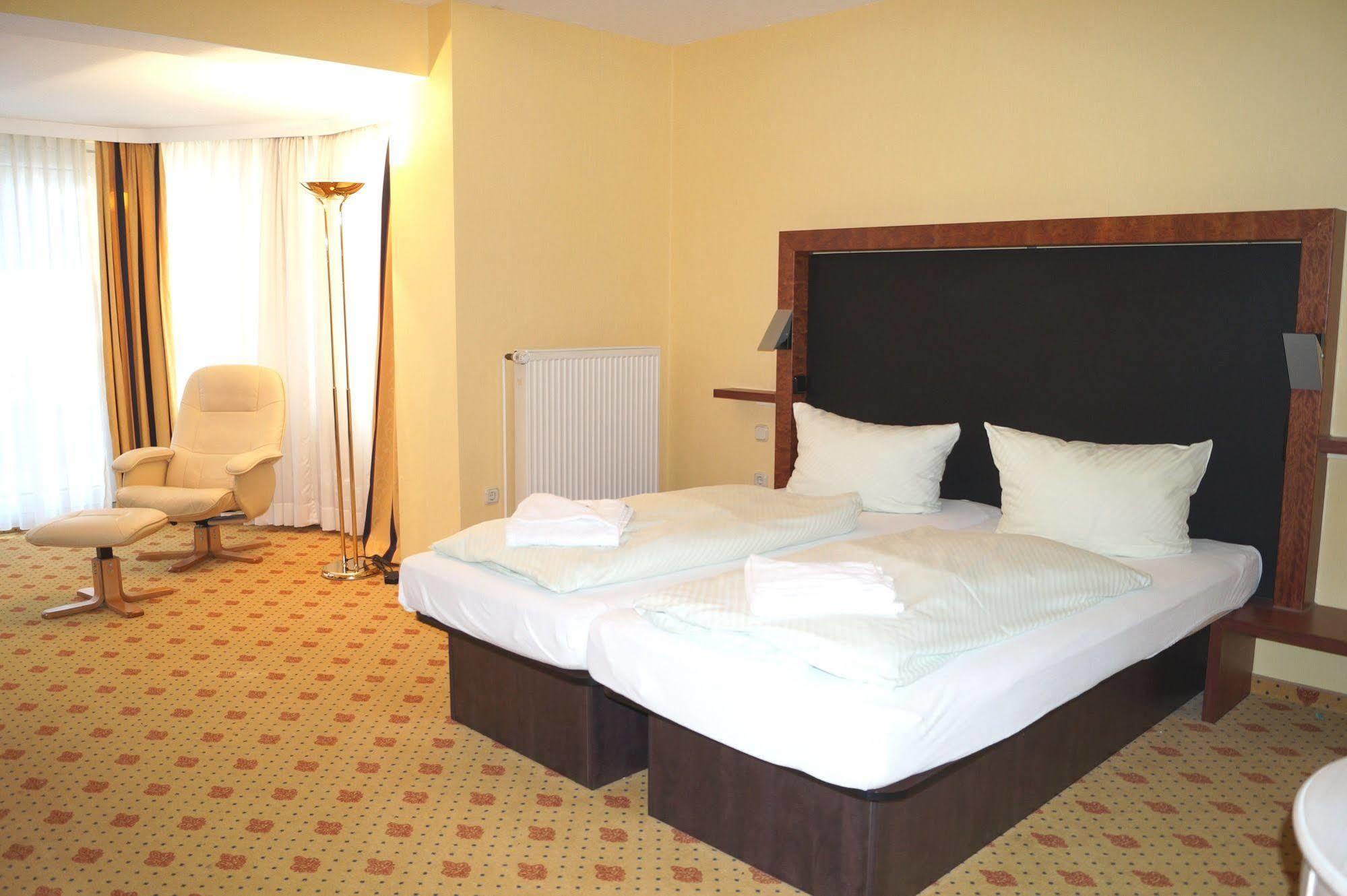Regiohotel Germania Am Kurpark באד הרצבורג מראה חיצוני תמונה